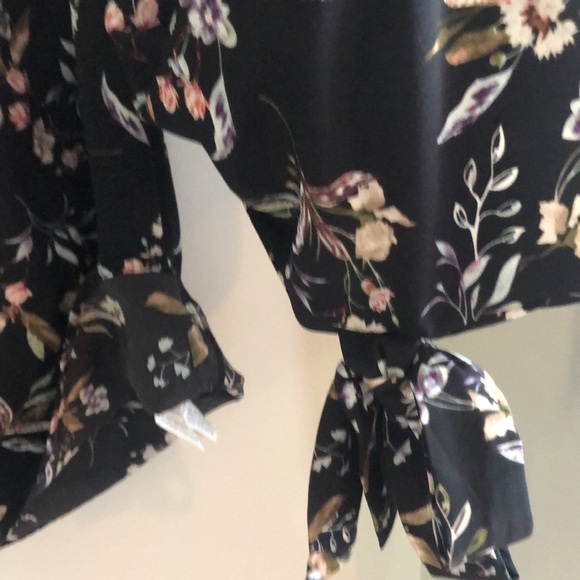 Dex - Black Floral  Bell Sleeves with Bow Size M - Picture 10 of 15